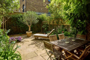 Art-inspired designer Family Home - Private Garden